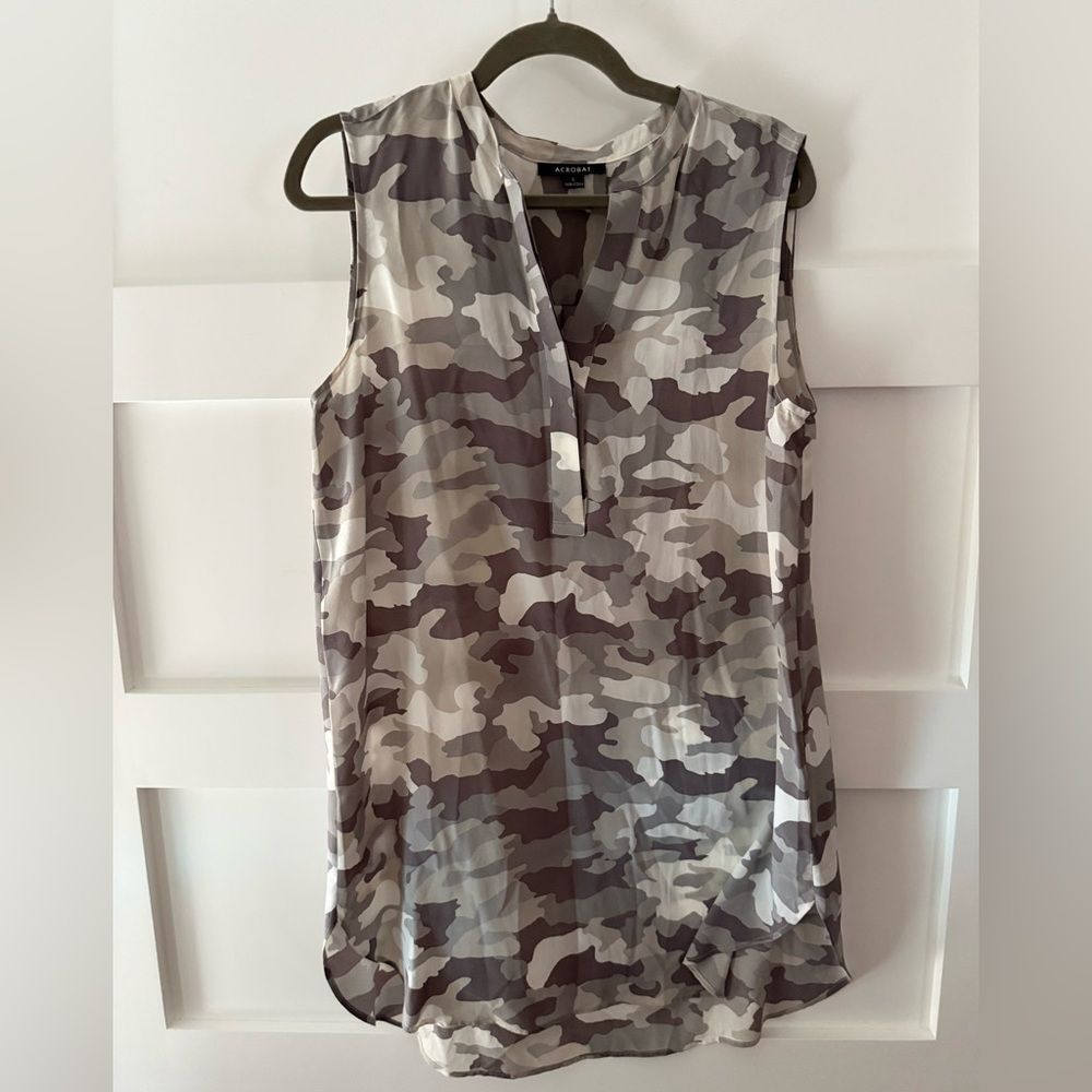 Acrobat Sleeveless Silk Blend Camouflage Blosue